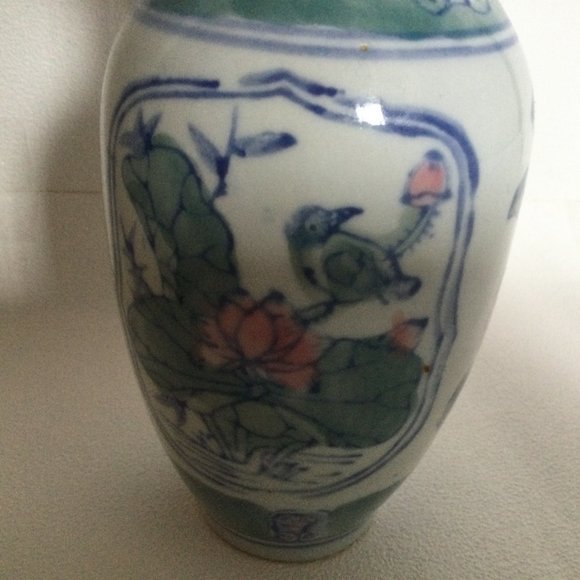 Vintage Chinese porcelain Vase green with pink flowers and birds 8" marked - Picture 3 of 7